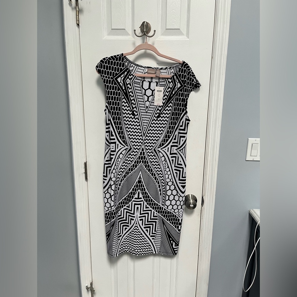 Chicos NWT Geometric Tribal Black White dress Size 1 Medium Stretch Womenβs